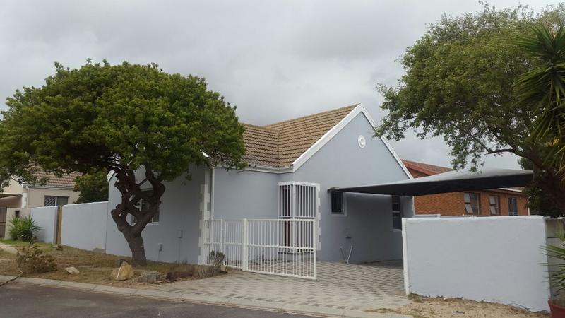 To Let 3 Bedroom Property for Rent in Protea Heights Western Cape